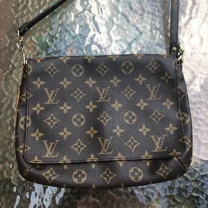 Authentic  Louis Vuitton Musette Tengo cross body